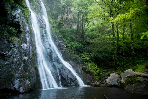 Vilagocende Waterfall — Nature